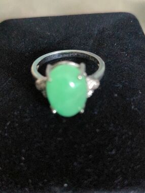 New Jade Sterling Silver Ring.  Diamond Accents,  Macy's, 10 mm Gem.  Sz  7  1/2